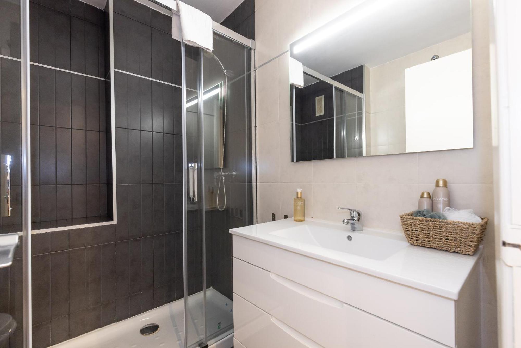 Uhc Novelty Apartment